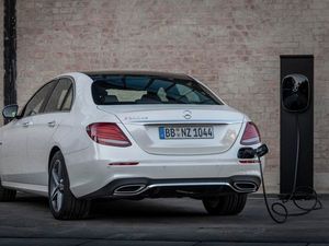 Supporting image for story: Order books open for Mercedes-Benz E-Class plug-in hybrid