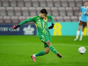 Supporting image for story: Manchester United target Antwerp goalkeeper Senne Lammens