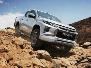 Supporting image for story: New Mitsubishi L200 pickup truck revealed