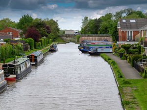 Narrowboats mooring on the Shropshire Union Canal in Market Drayton.