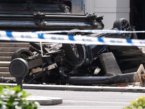Supporting image for story: Two injured after car crashes near Piccadilly Circus roundabout