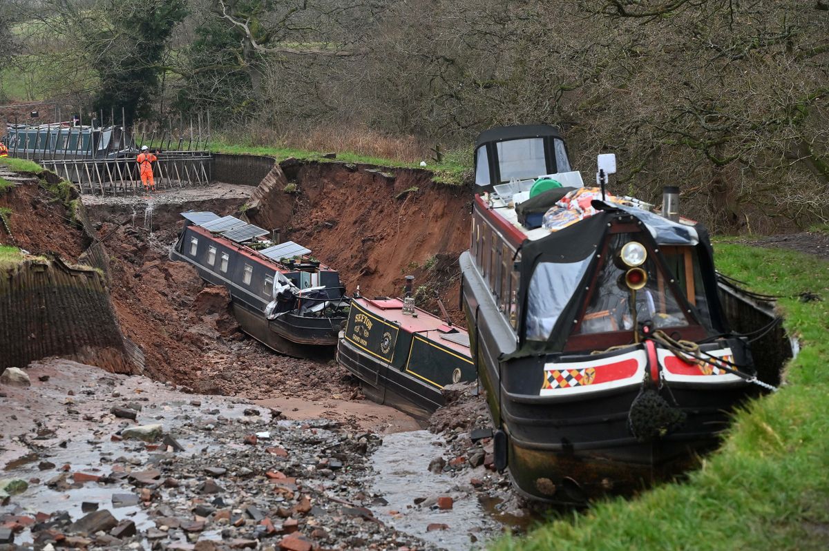 Shropshire Council's leader has given thanks to the teams working to support boaters following the catastrophic collapse of an canal embankment in Whitchurch.