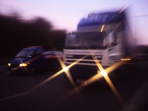 Supporting image for story: Labour to go ahead with study into headlight glare