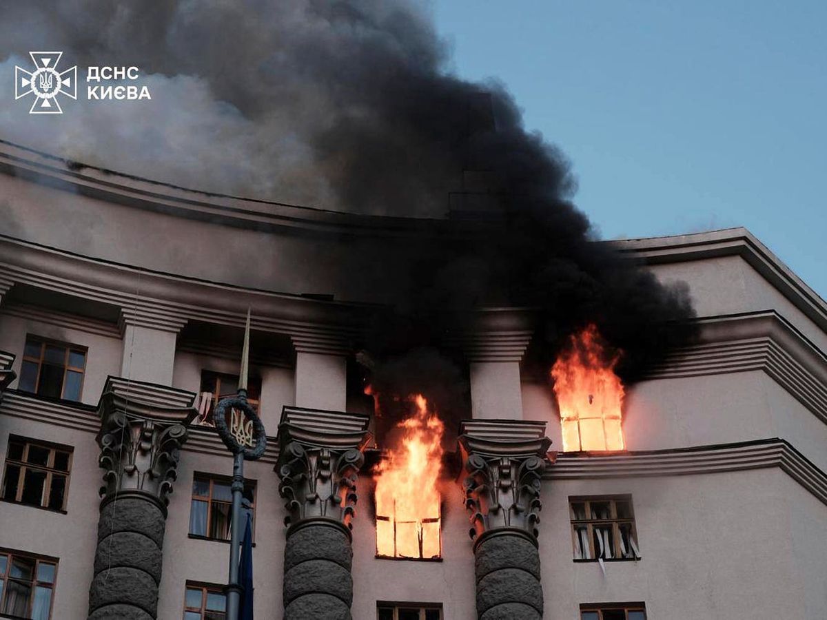 Government building damaged in Kyiv in largest Russian attack since war began Government building damaged in Kyiv in largest Russian attack since war began