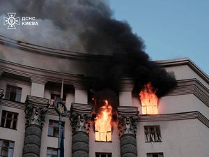 Supporting image for story: Government building damaged in Kyiv in largest Russian attack since war began