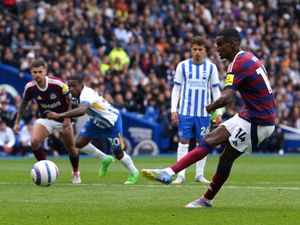 Supporting image for story: Third time lucky for Newcastle as Alexander Isak secures a point from the spot