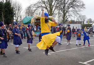 Sikhs demonstrate sword techniques