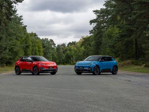 Supporting image for story: Nissan’s EV line-up qualifies for Government’s Electric Vehicle Grant