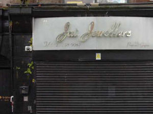 Supporting image for story: Armed raiders at jeweller's foiled by alarm