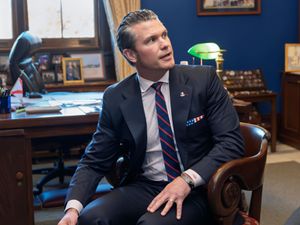 Supporting image for story: Trump considers DeSantis for Pentagon role with Hegseth under pressure