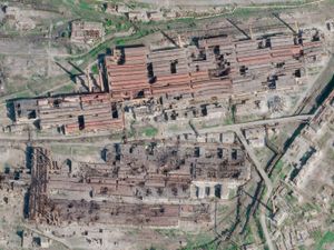 Supporting image for story: Russian forces storming Mariupol steel plant, say Ukrainian fighters