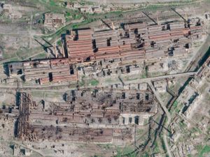 Supporting image for story: Russian forces storming Mariupol steel plant, say Ukrainian fighters