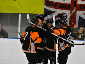 Supporting image for story: Telford Tigers claw through to play-off final