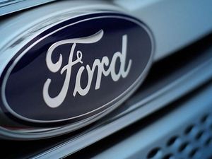 Supporting image for story: Ford to cut dealer network ‘almost in half’ over next five years