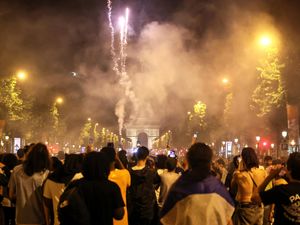 Supporting image for story: Paris St Germain victory parade in Paris to go ahead despite clashes with police