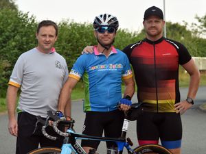 Supporting image for story: Hundreds take to saddle to raise £7000 for Hope House 
