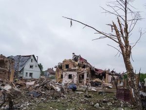 Supporting image for story: Russia seizes Ukrainian border villages as massive bombing campaign slows