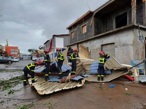 Supporting image for story: France rushes help to Mayotte where hundreds died in Cyclone Chido