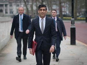 Supporting image for story: Chancellor under fire over 1% pay rise offer to NHS workers