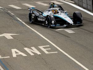Supporting image for story: Formula E is coming back to London – here’s what you need to know