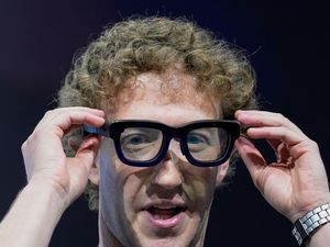 Supporting image for story: Meta chief Zuckerberg dines with Trump at Mar-a-Lago