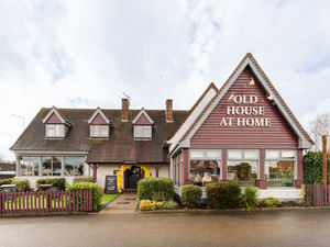 Supporting image for story: Community pub in Walsall reopens following extensive refurbishment