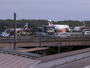 Supporting image for story: Flights cancelled as climate activists target two German airports