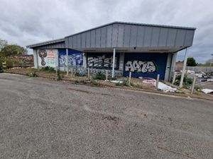 Supporting image for story: Plan to raise roof of former West Midlands Lidl supermarket to fit new trampoline park unveiled