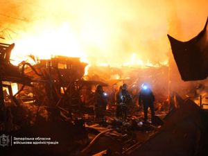 Supporting image for story: Zelensky calls for European air defence system as Russia bombards city