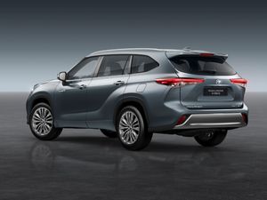 Supporting image for story: Toyota Highlander confirmed for the UK