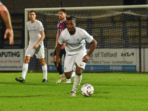 Supporting image for story: "They've found a bit of chemistry" - Telford boss pleased with performances from midfield trio