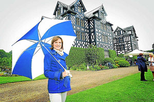 Supporting image for story: Antiques Roadshow hailed as a huge hit for Newtown