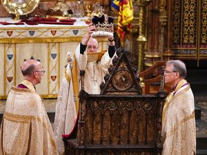 Supporting image for story: Archbishop spends several seconds adjusting crown for King during ceremony