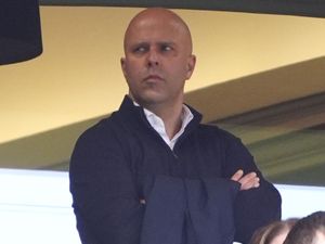 Supporting image for story: Arne Slot: Liverpool got a half-time dressing down before Southampton comeback