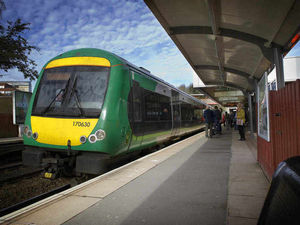Supporting image for story: Passenger numbers rise for London Midland