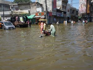 Supporting image for story: Half-a-million people flee homes in Pakistan’s Punjab to escape flooding