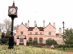 Supporting image for story: Historic lodge may be turned into bar after builder owner hit by cash crisis