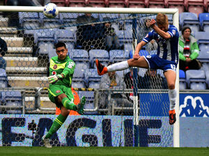 Supporting image for story: Neil Etheridge is back for his shirt after absence