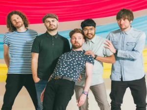 Supporting image for story: Kaiser Chiefs to play Uttoxeter Racecourse