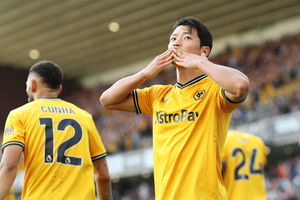 Hwang Hee-celebrates (Getty)