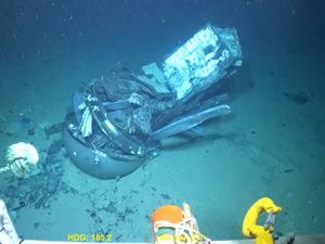 Supporting image for story: Engineer says carbon fibre hull of Titan submersible showed signs of flaws