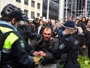 Supporting image for story: Thousands join anti-lockdown protests across Australia