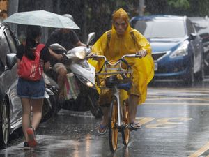 Supporting image for story: Ferries, schools and flights suspended in path of Typhoon Hinnamnor