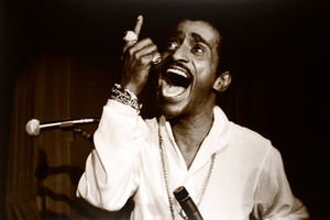 Sammy Davis Jr wearing the iconic ring. Photo: Fellows Auctioneers.