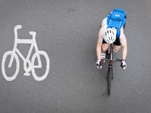 Supporting image for story: Self-driving cars must learn ‘language of cyclists’, says study