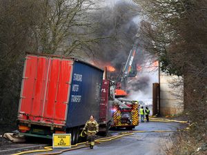 Supporting image for story: Kingswinford scrapyard fire LIVE: '100 tonnes' of scrap burn as people are warned to avoid the area