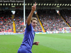 Supporting image for story: Dave Edwards comes to McCarey's defence