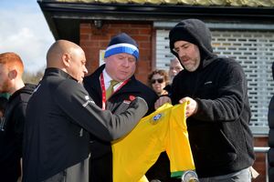 Tom Harding gets an autograph 