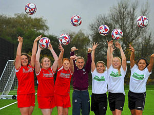 Supporting image for story: VIDEO: England ace pitches in at Wolgarston