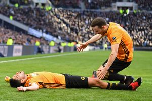 Wolverhampton Wanderers' Mexican striker Raul Jimenez (L) celebrates with Wolverhampton Wanderers' Portuguese midfielder Diogo Jota